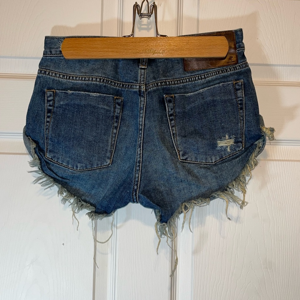 Trendy Frayed Denim Shorts - Picture 3 of 8